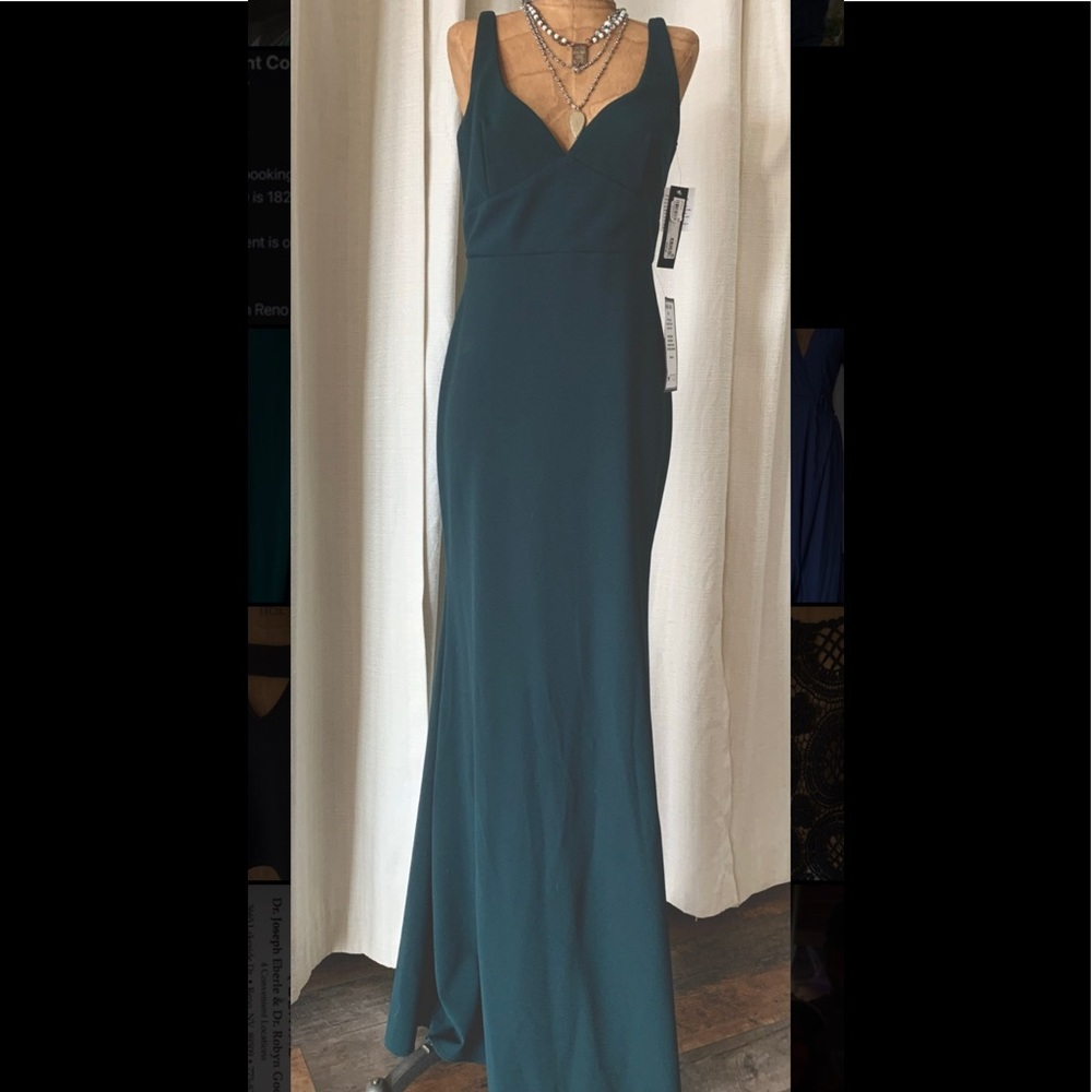 Emerald green gown Perfect for Valentine Date!